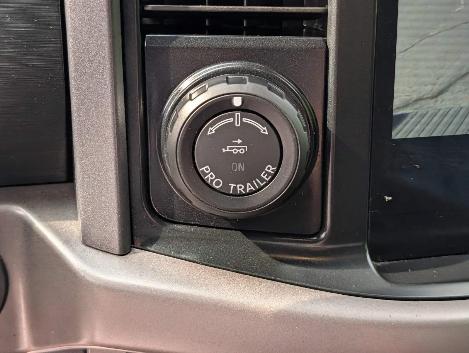 Used 2024 Black Ford XLT image 9