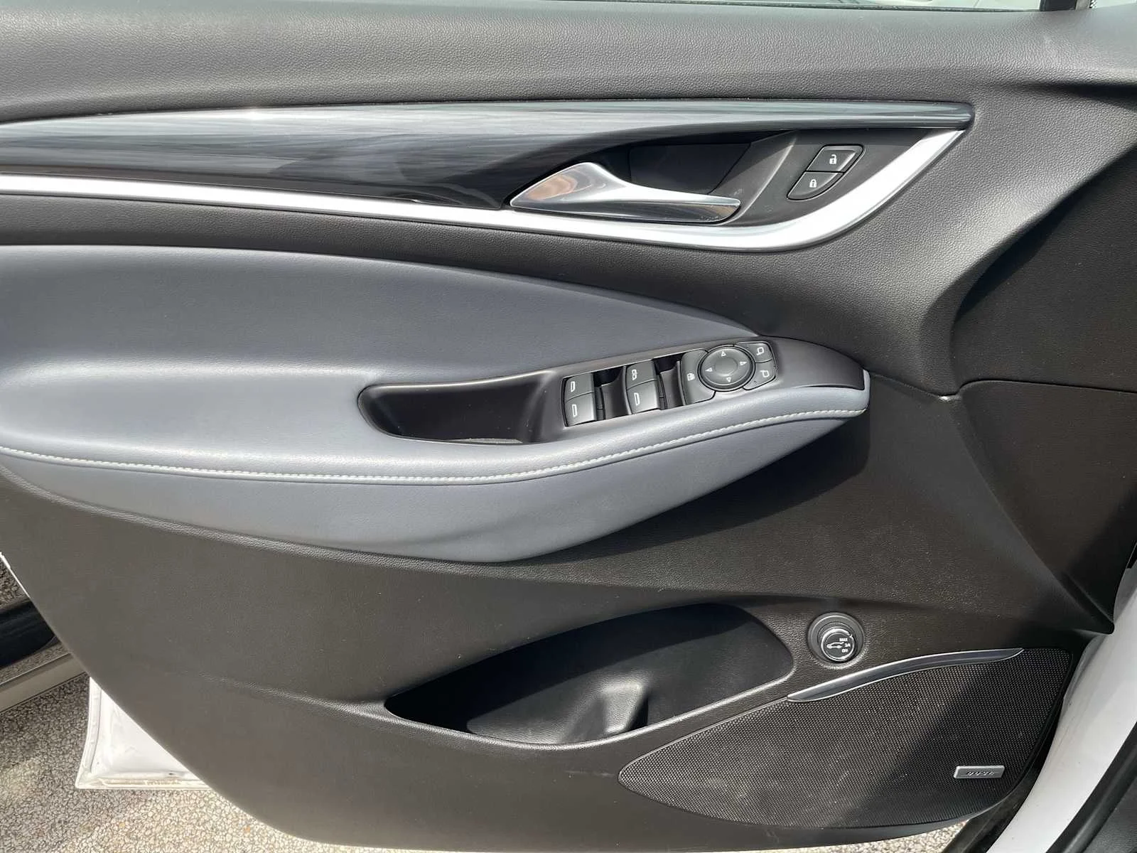 Used 2020 Includes Satin Nickel lower exterior accent color.) Buick Essence image 23