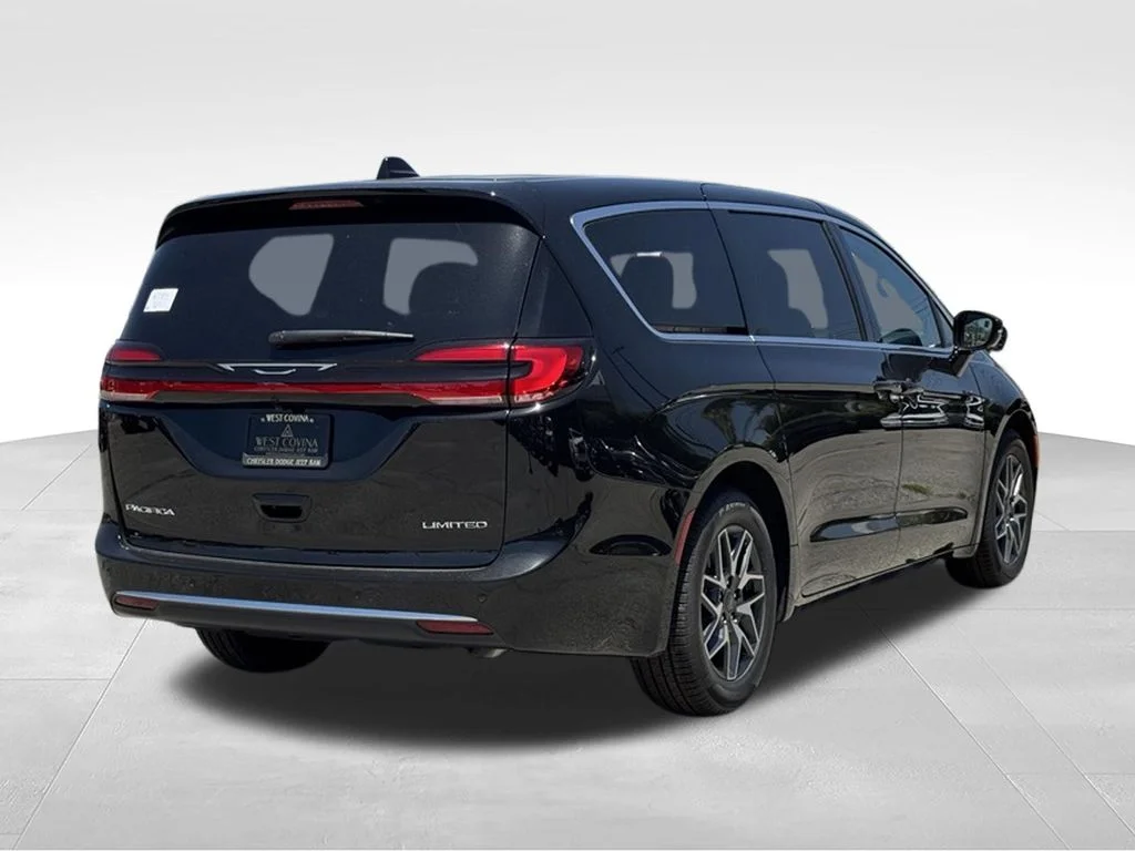New 2027 Diamond Black Crystal Pearl-Coat Exterior Paint Chrysler Limited image 8