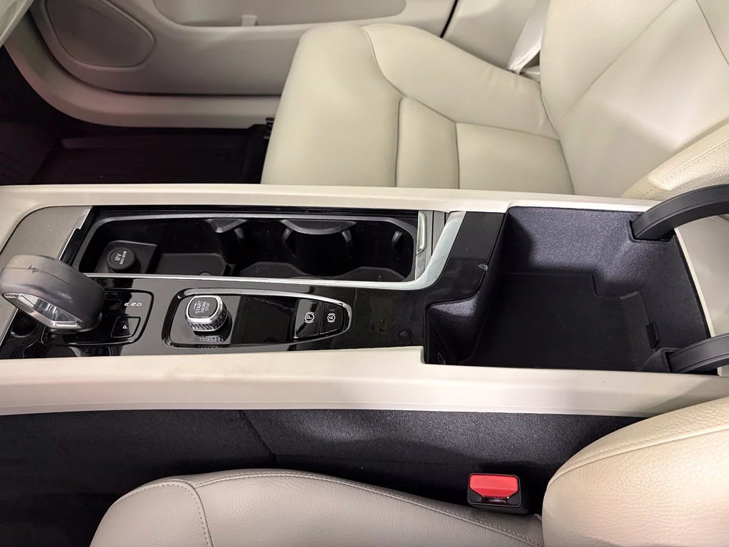 Used 2024 Blue Volvo T8 Plus Dark Theme image 30