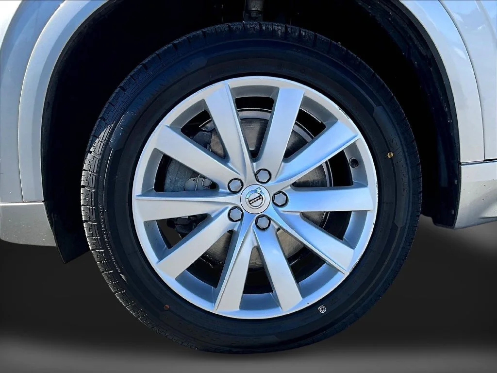 Used 2019 Silver Volvo T6 Momentum image 36