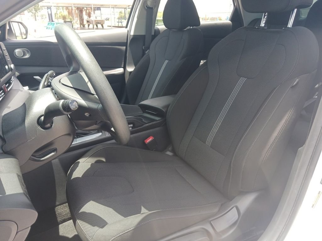 2025 Hyundai Elantra SE - Photo 10