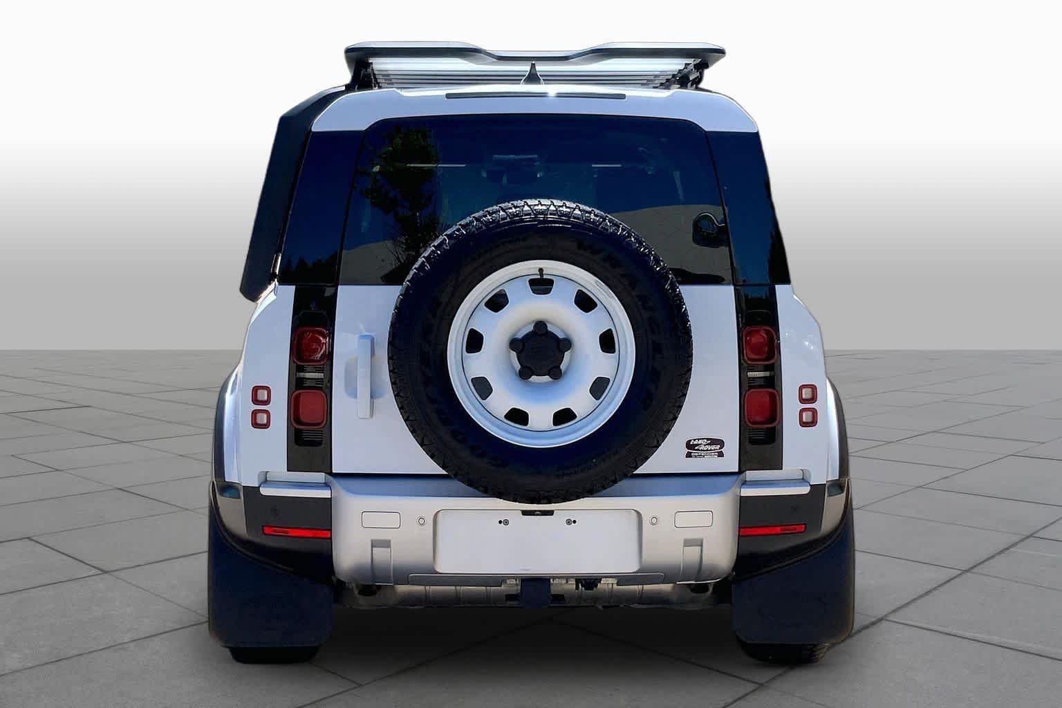 Used 2023 Fuji White Land Rover S image 5