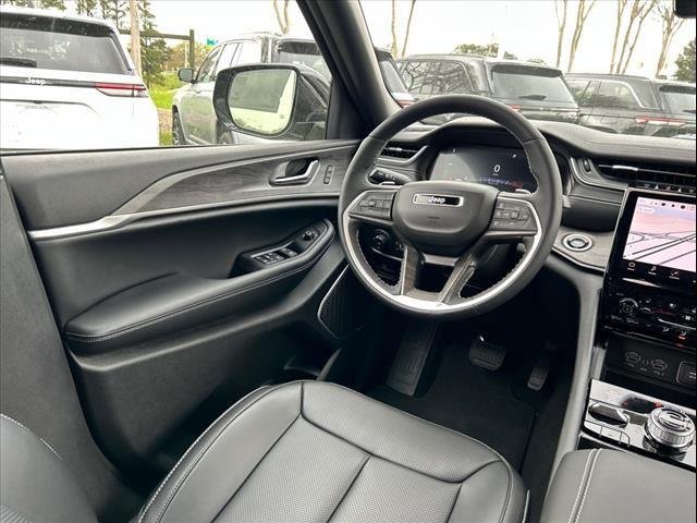 Used 2024 Rocky Mountain Pearlcoat Jeep  image 25