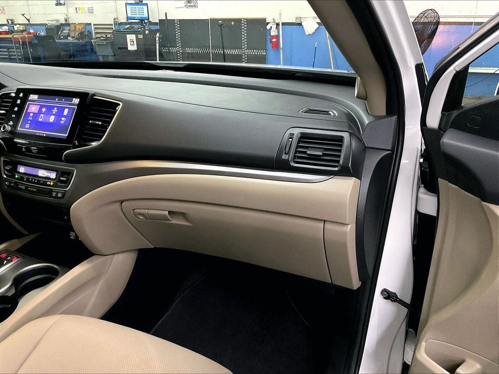 Used 2023 Platinum White Honda RTL image 13