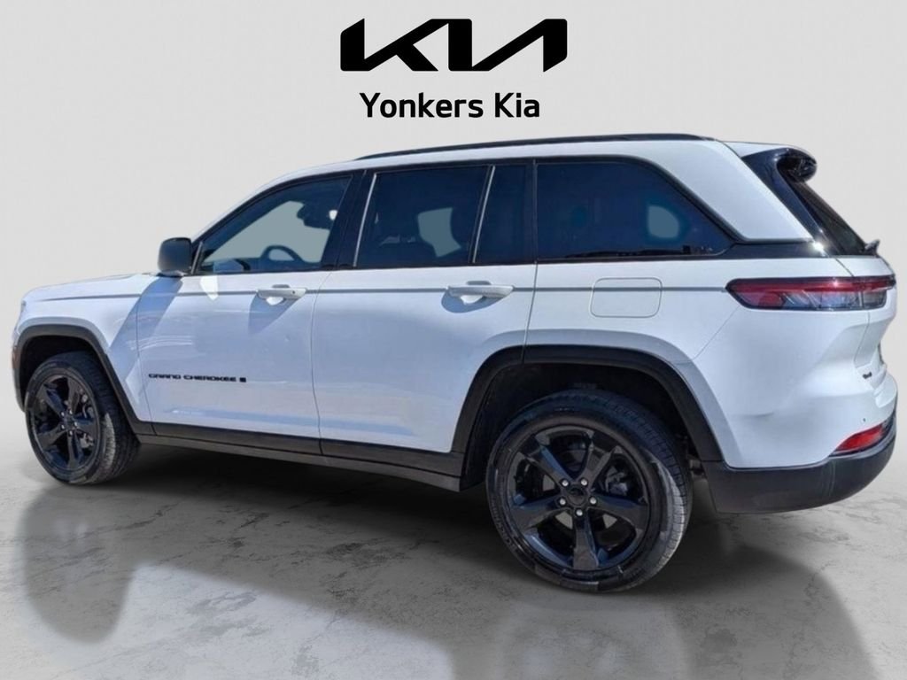 Used 2023 White Jeep Altitude X image 11