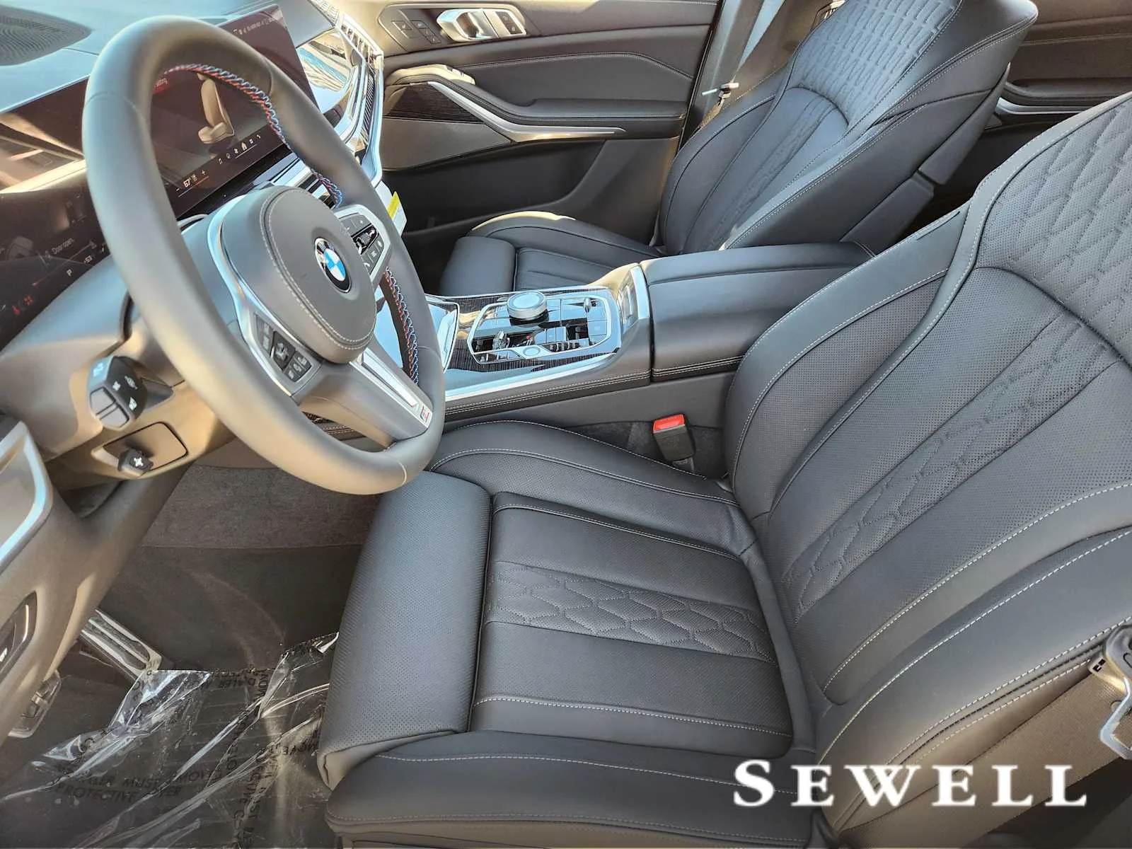 Used 2026 Mineral White Metallic BMW M60i image 4