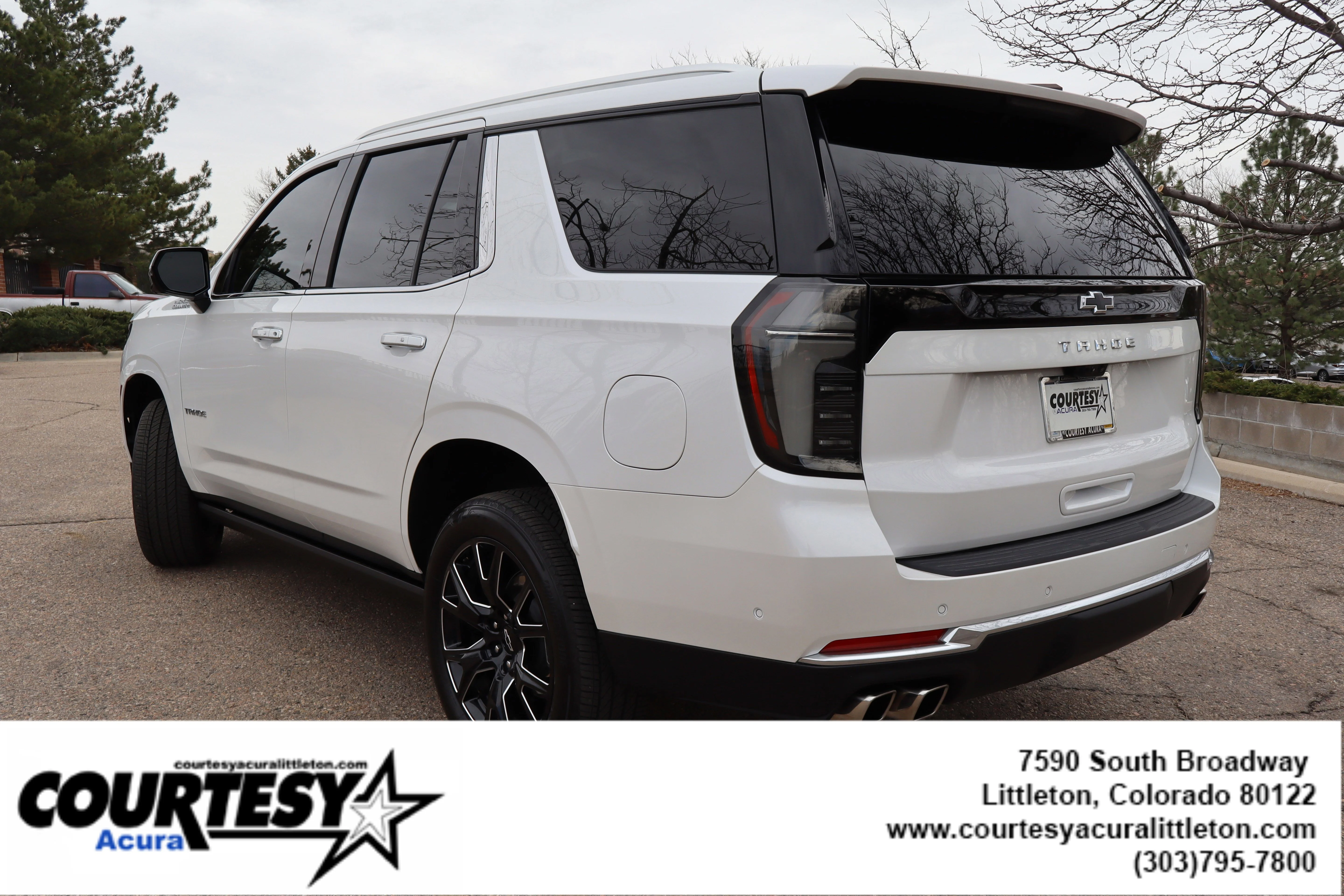 Used 2025 Iridescent Pearl Tricoat Chevrolet High Country image 4