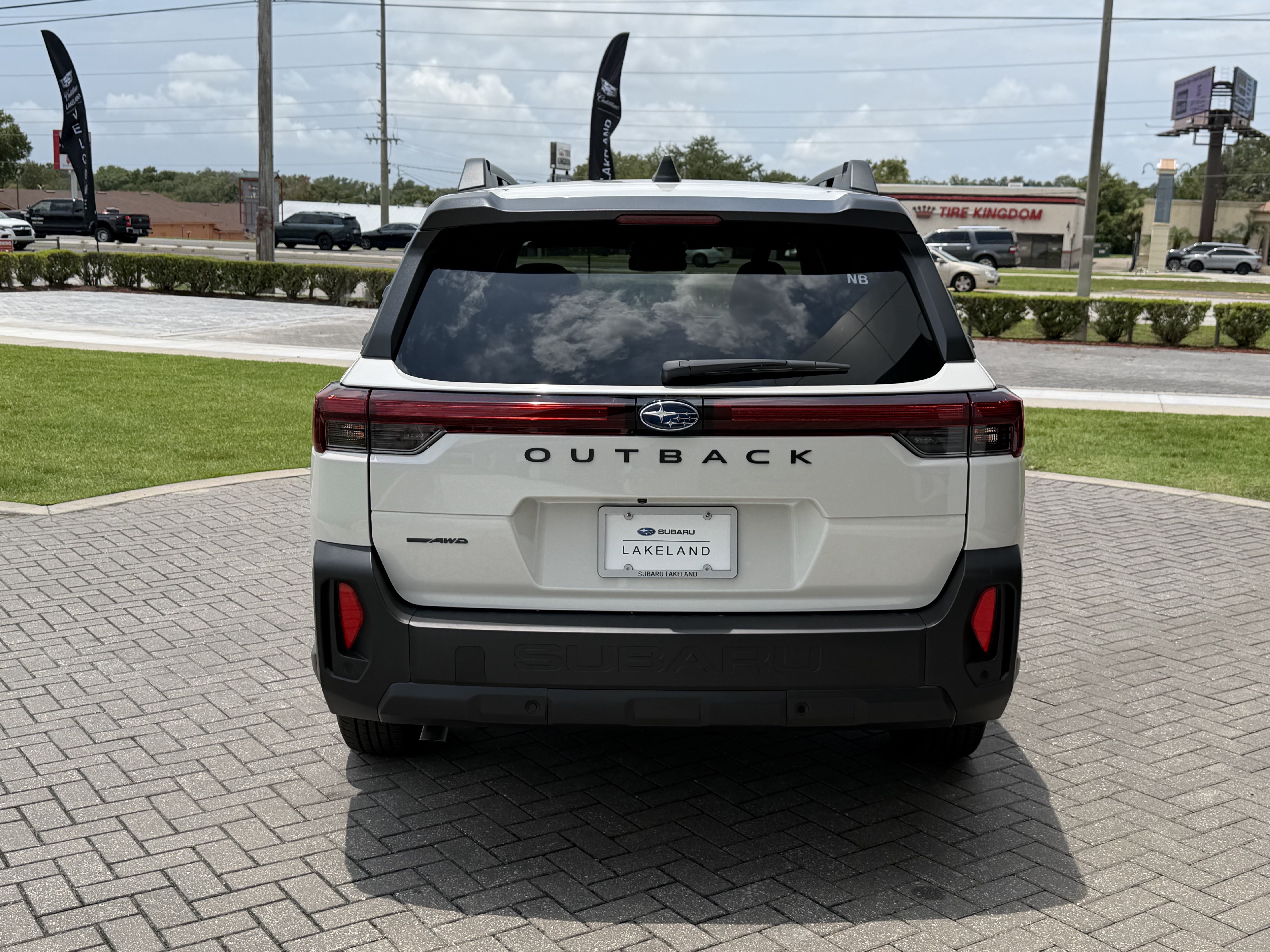 New 2026 CRYSTAL WHITE PEARL Subaru Premium image 5