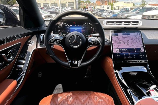Used 2022 Black Mercedes-Benz S 580 image 4