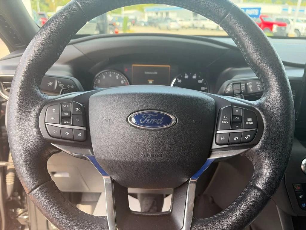Used 2020 Black Ford Limited image 28