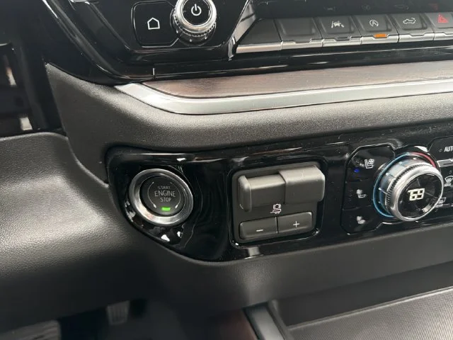 New 2026 Onyx Black GMC SLT image 30