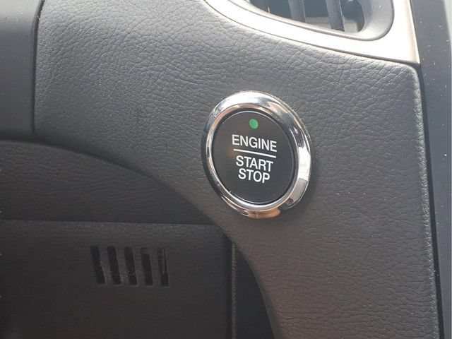 Used 2024  Ford SEL image 12
