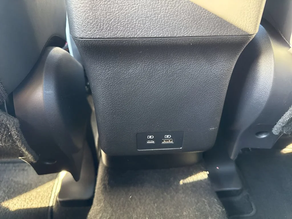 Used 2023 Silver Mitsubishi ES image 16