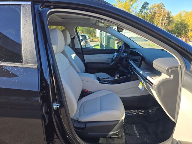 Used 2025 Black Hyundai SEL Convenience image 24