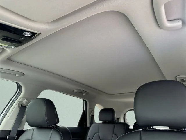 Used 2023 White Kia S image 19