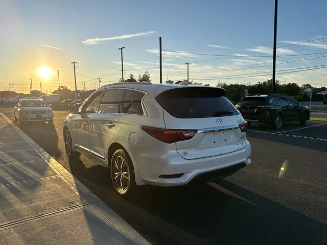Used 2016 White INFINITI Base image 5
