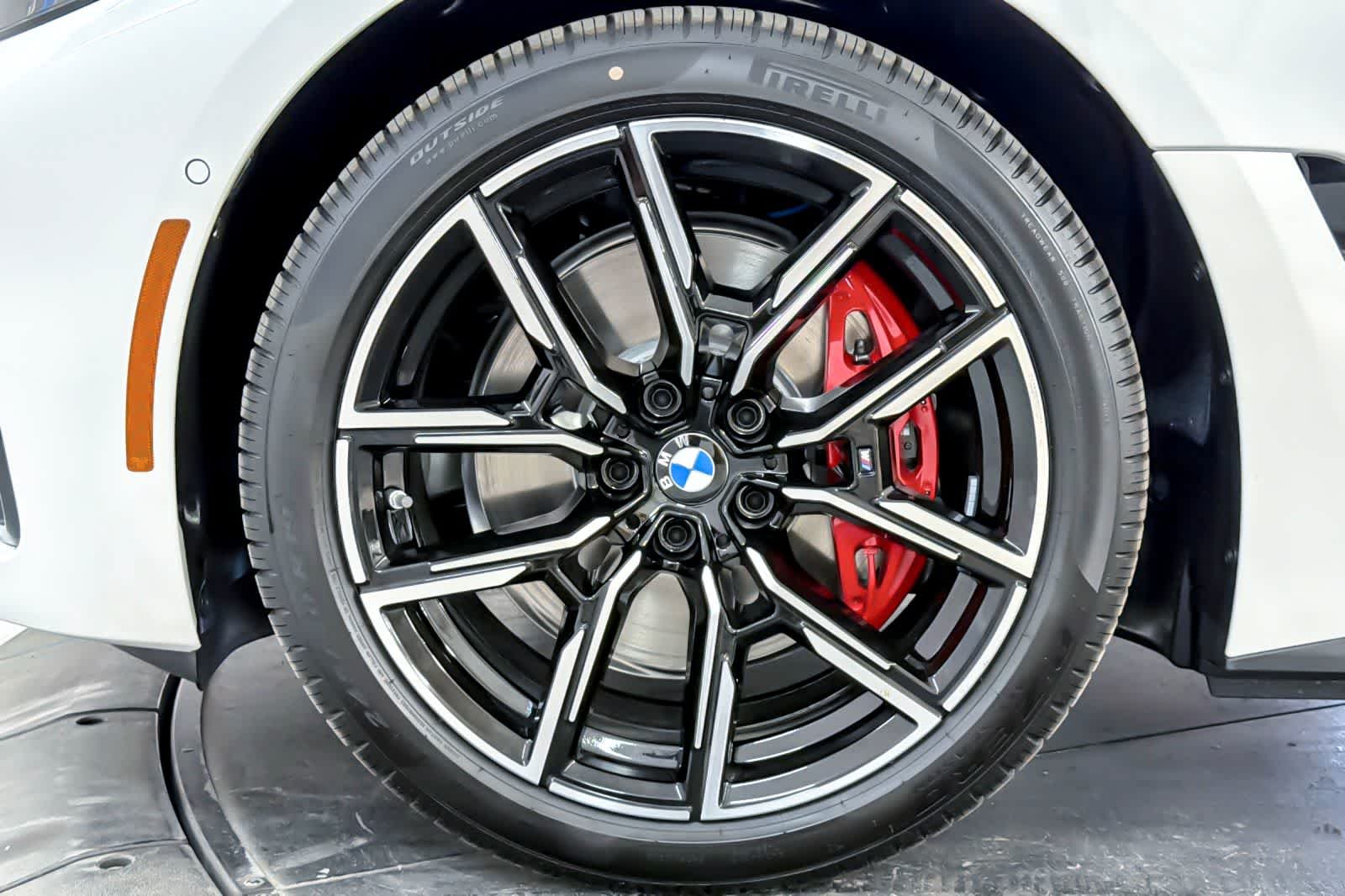 New 2026 Mineral White Metallic BMW eDrive40 image 24