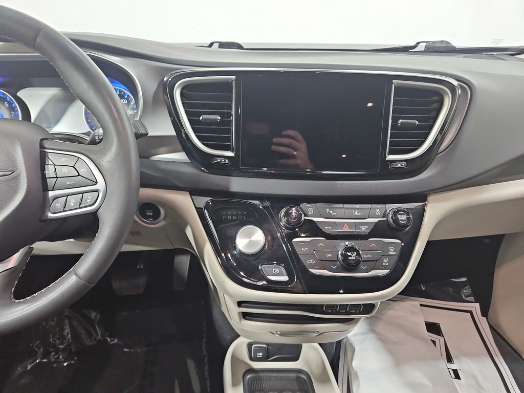 Used 2023 Gray Chrysler Touring L image 18