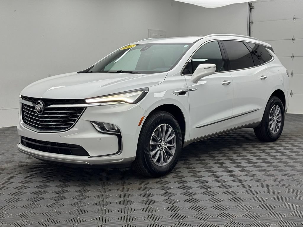 Used 2023 Summit White Buick Essence image 2
