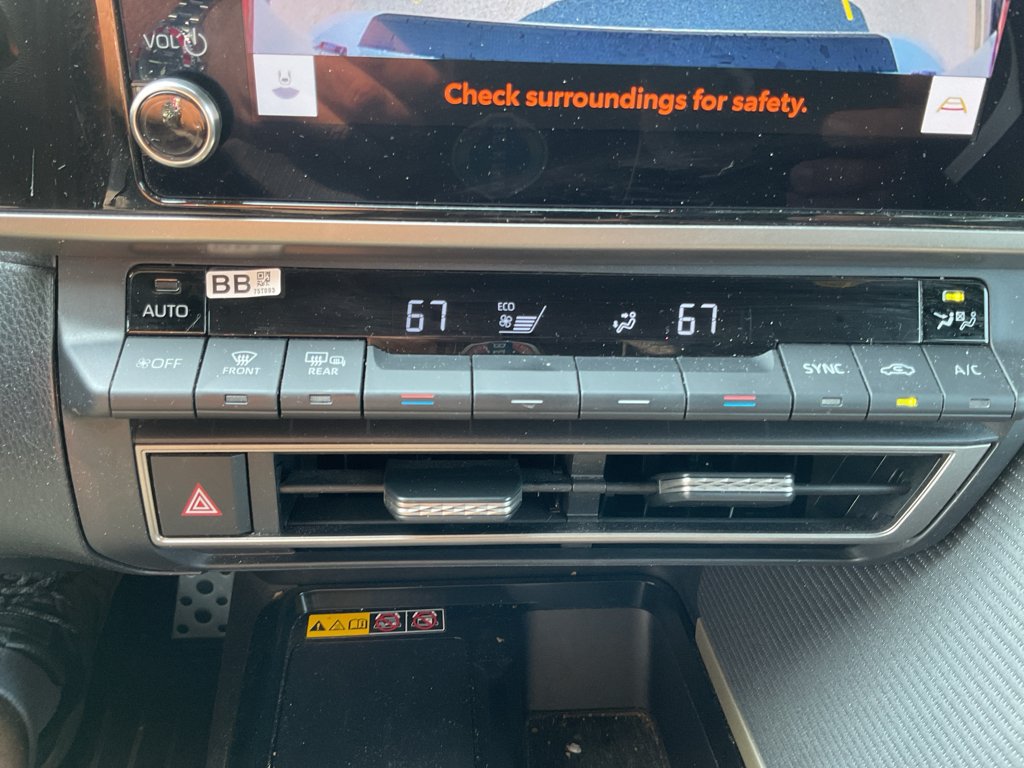 Used 2025 Ice Cap Toyota SE image 19