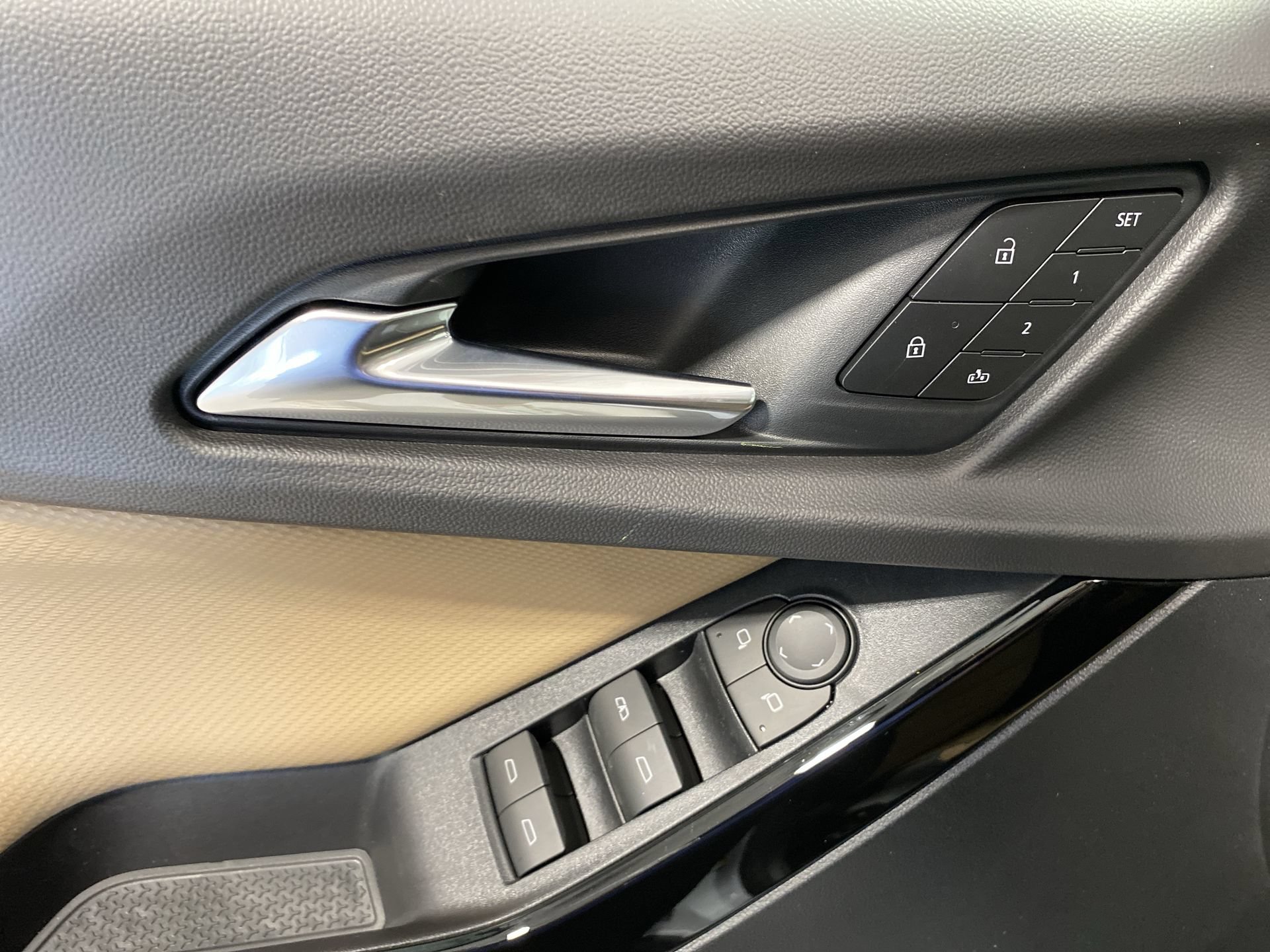 2027 Chevrolet Equinox ACTIV - Photo 24