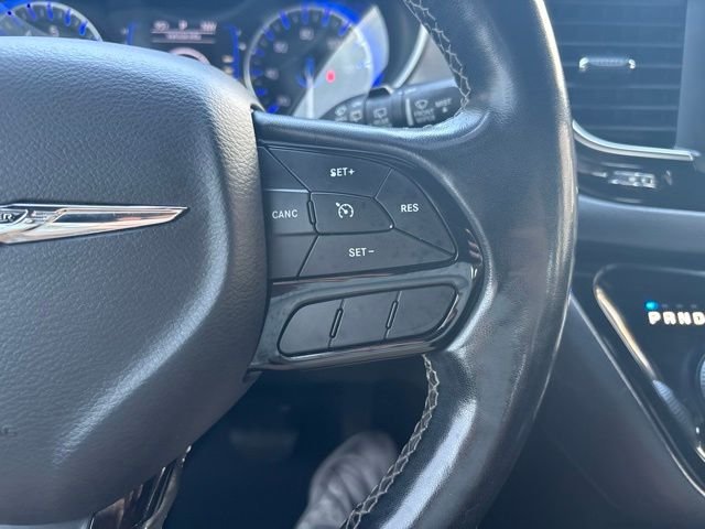 Used 2019 Bright White Clearcoat Chrysler Touring L image 19