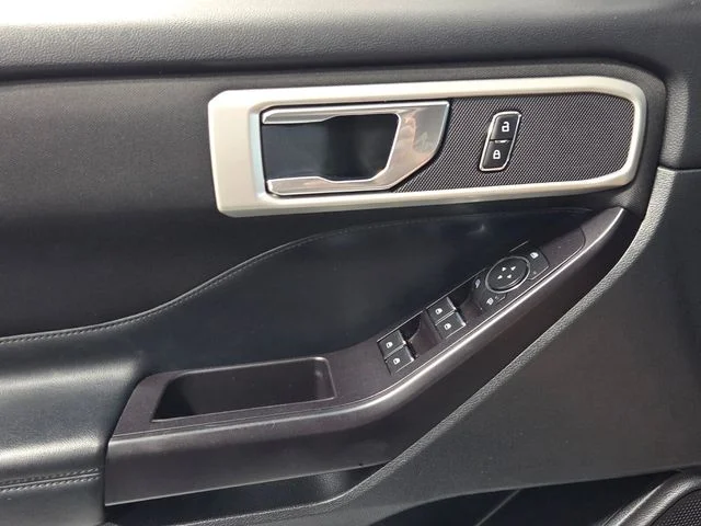 Used 2020 Silver Ford XLT image 32