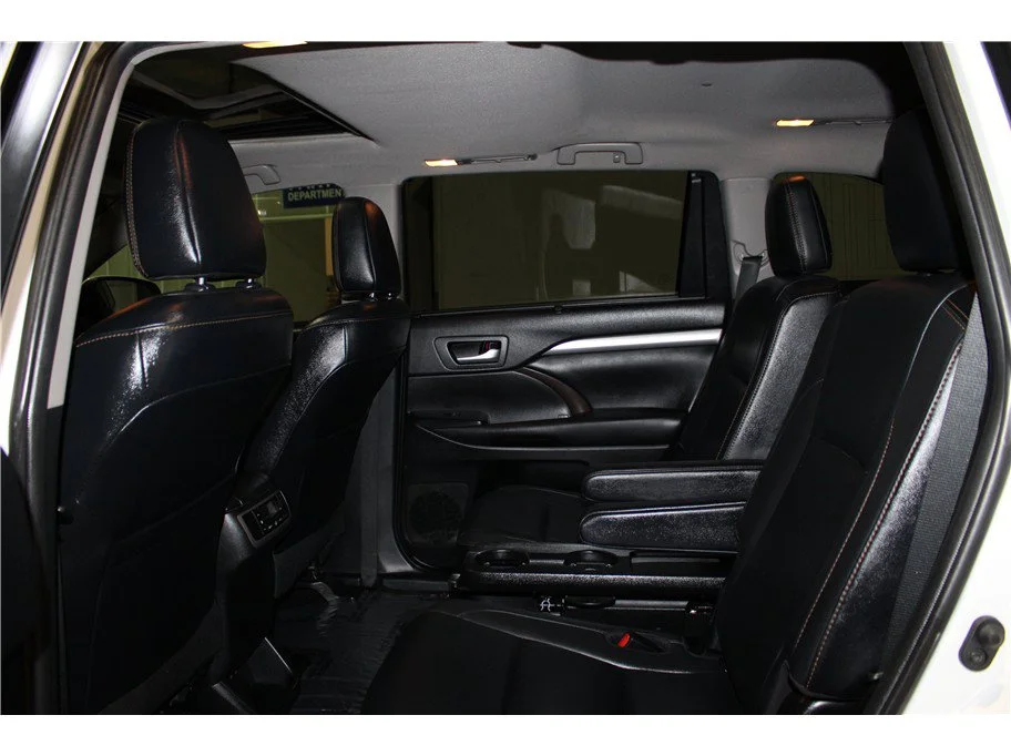Used 2019 White Toyota XLE Sport Utility 4D image 12