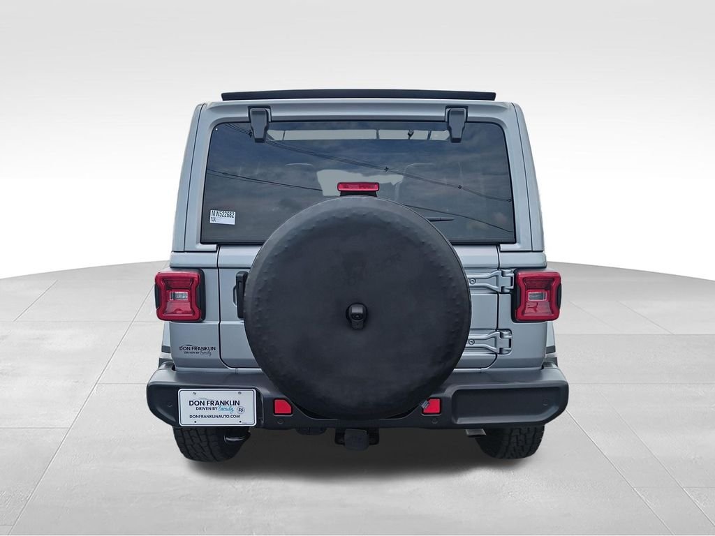 Used 2021 Silver Jeep Unlimited Sahara image 4
