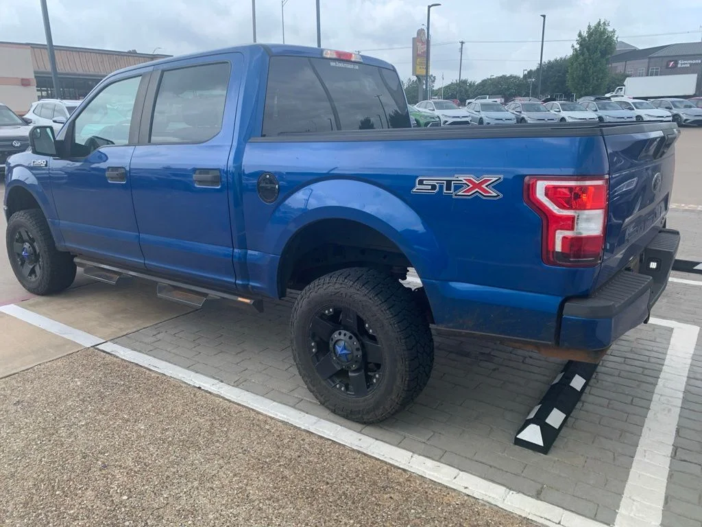Used 2018 Blue Ford XL image 2