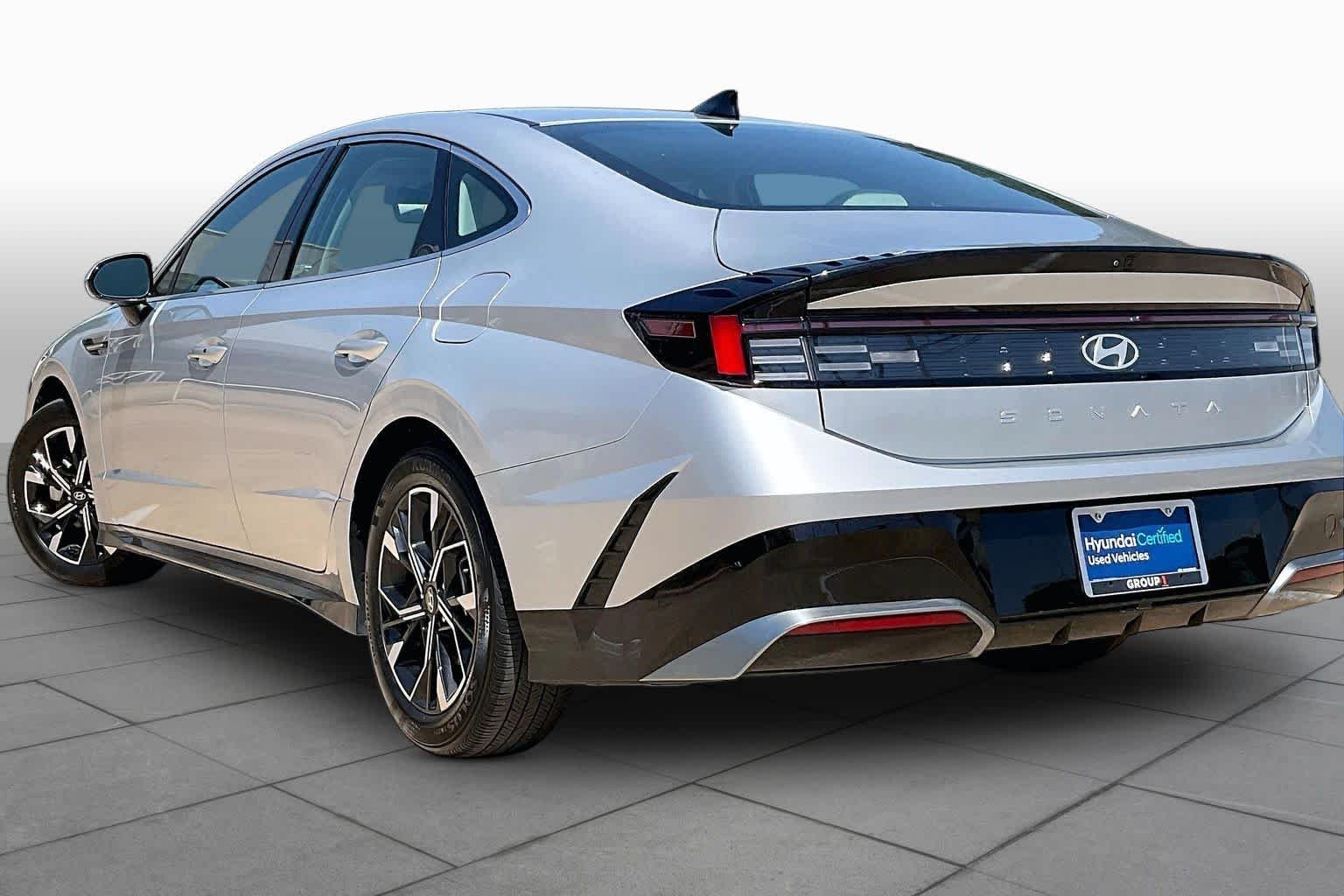 Used 2025 Aero Silver Hyundai SEL image 12