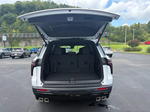 New 2027 Summit White Chevrolet LT image 19