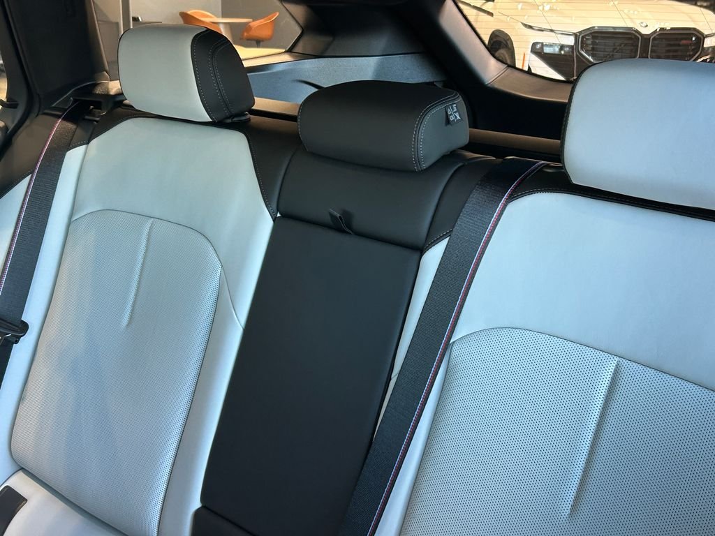 New 2027 Carbon Black Metallic BMW Base image 33