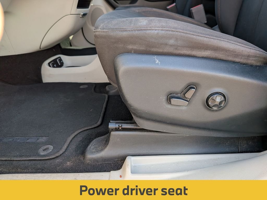 Used 2017 White Chrysler Touring image 16