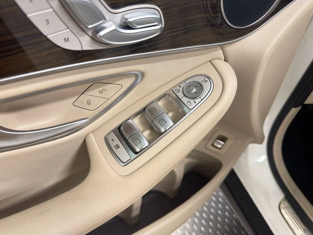 Used 2022 White Mercedes-Benz GLC 300 image 18