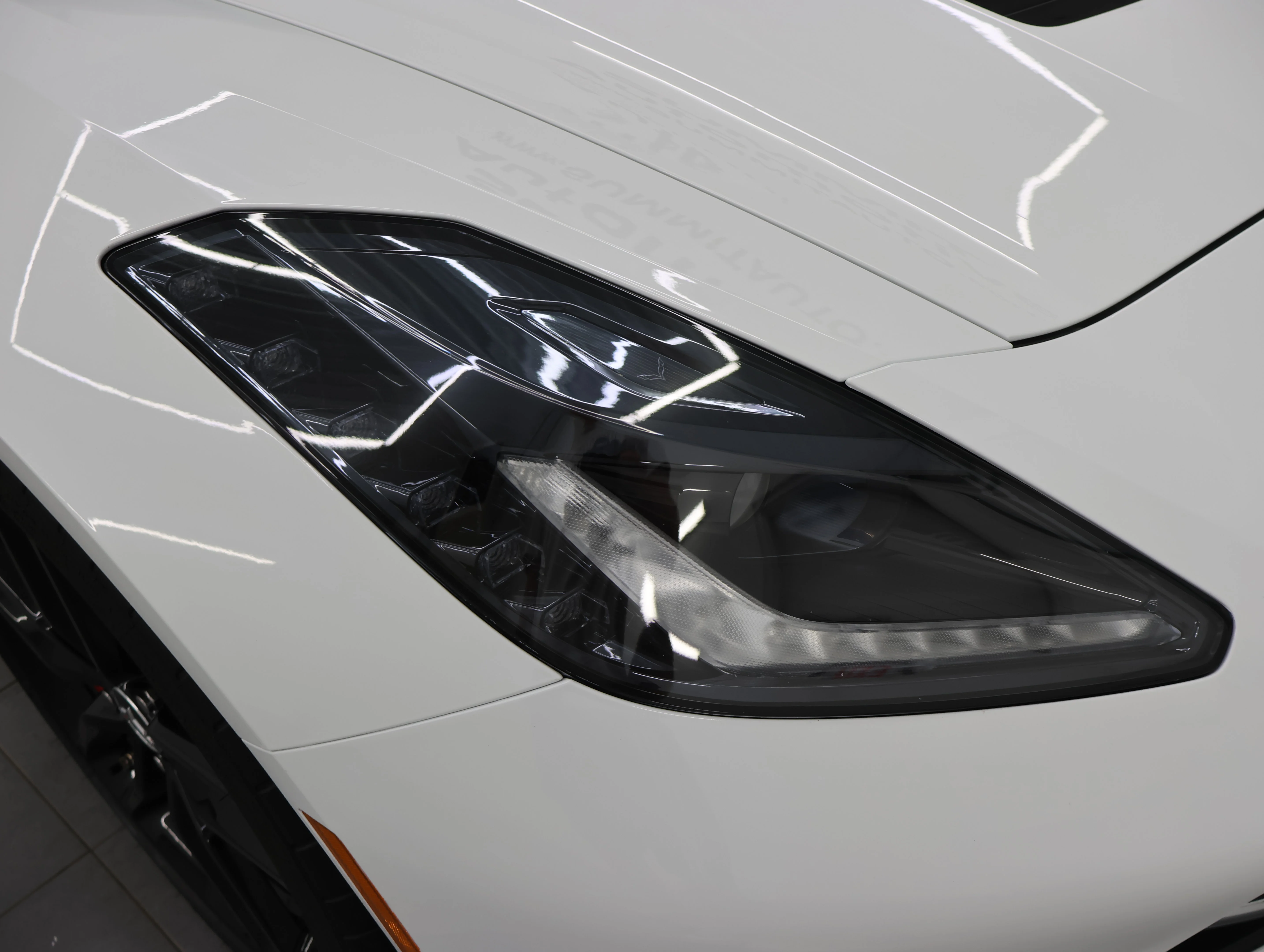 Used 2015 Arctic White Chevrolet Stingray Z51 image 20