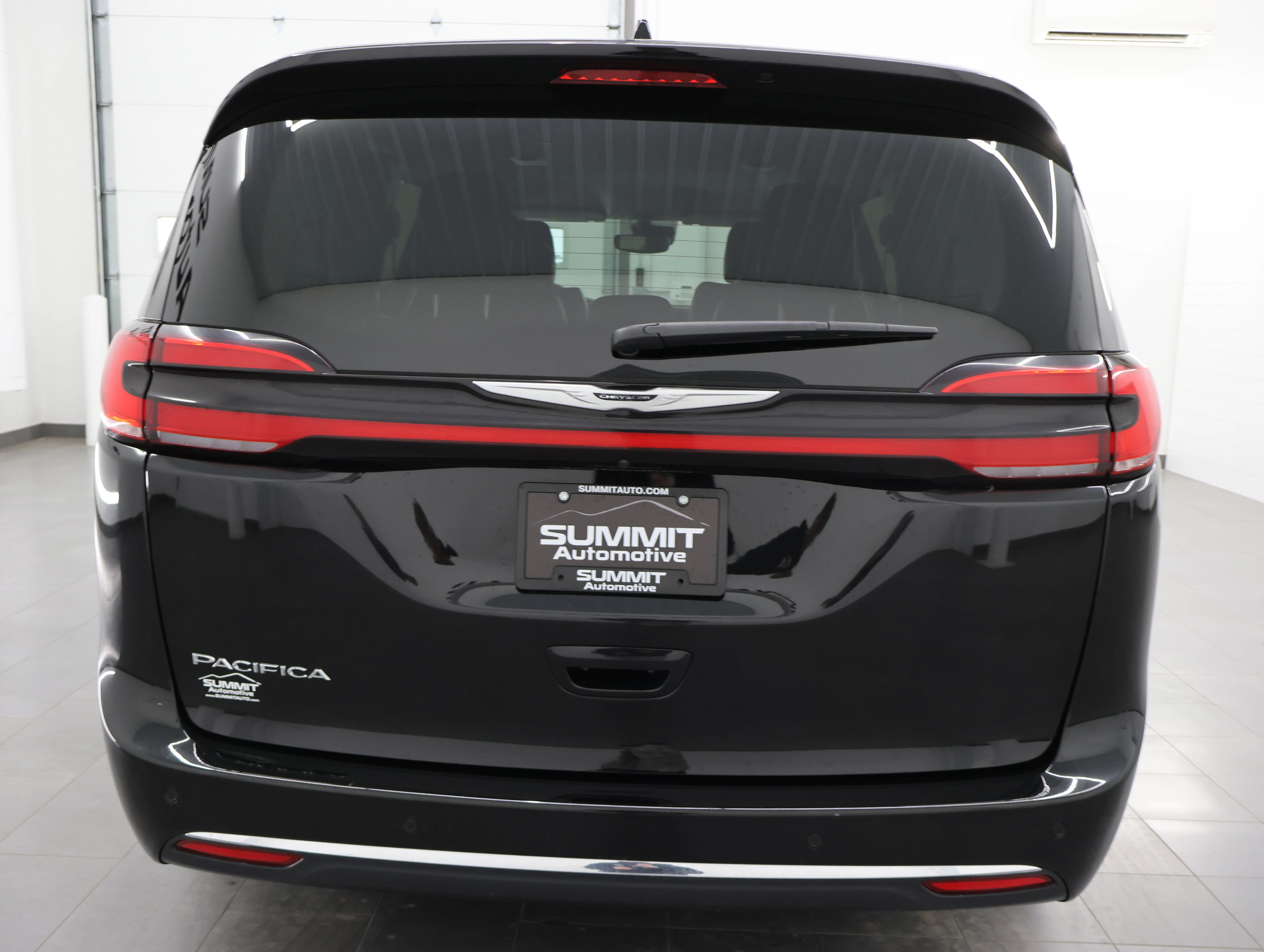 Used 2024 Diamond Black Crystal Pearlcoat Chrysler Touring L image 26