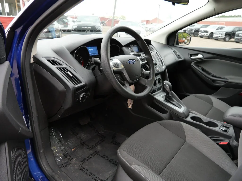 Used 2012 Blue Ford SE image 20