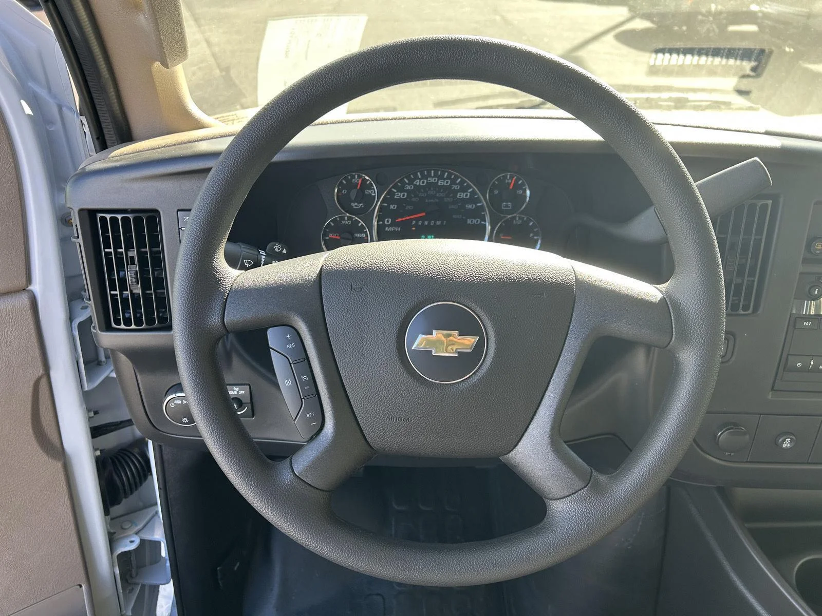 2025 Chevrolet Express Cargo Work Van - Photo 18