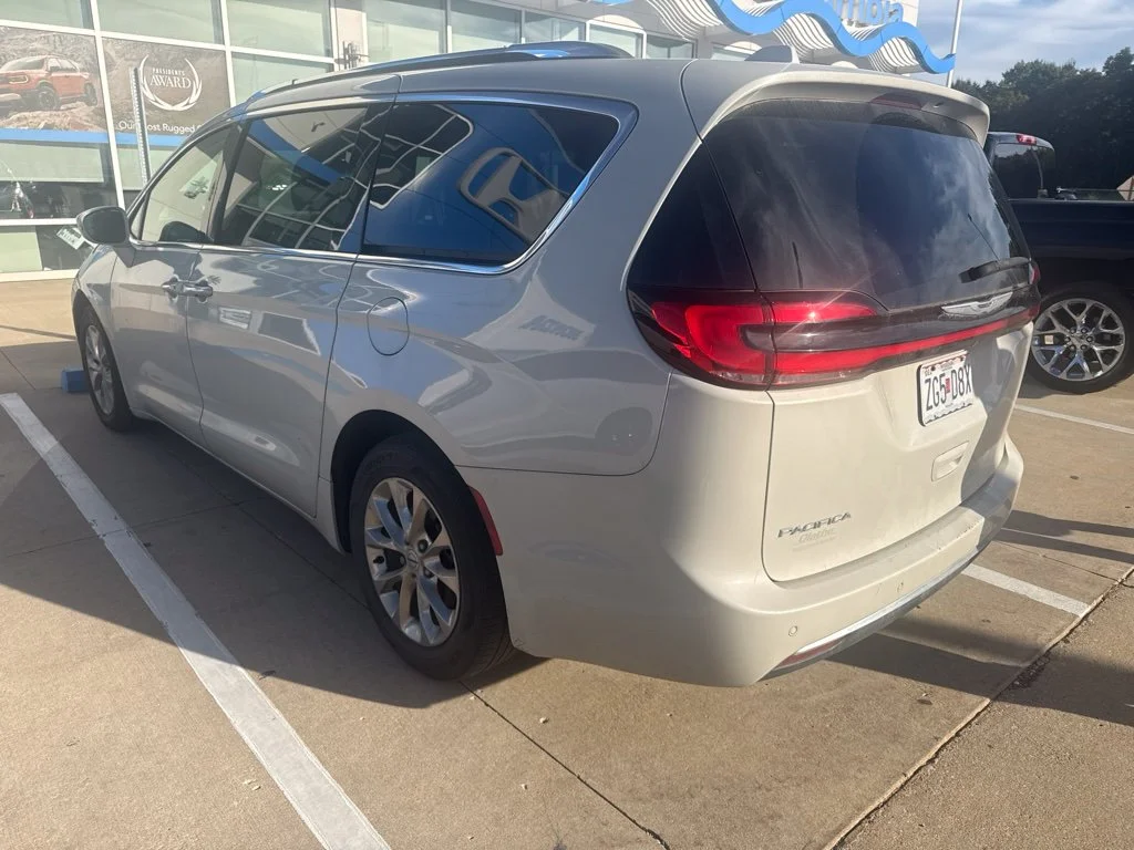 Used 2021 White Chrysler Touring L image 4