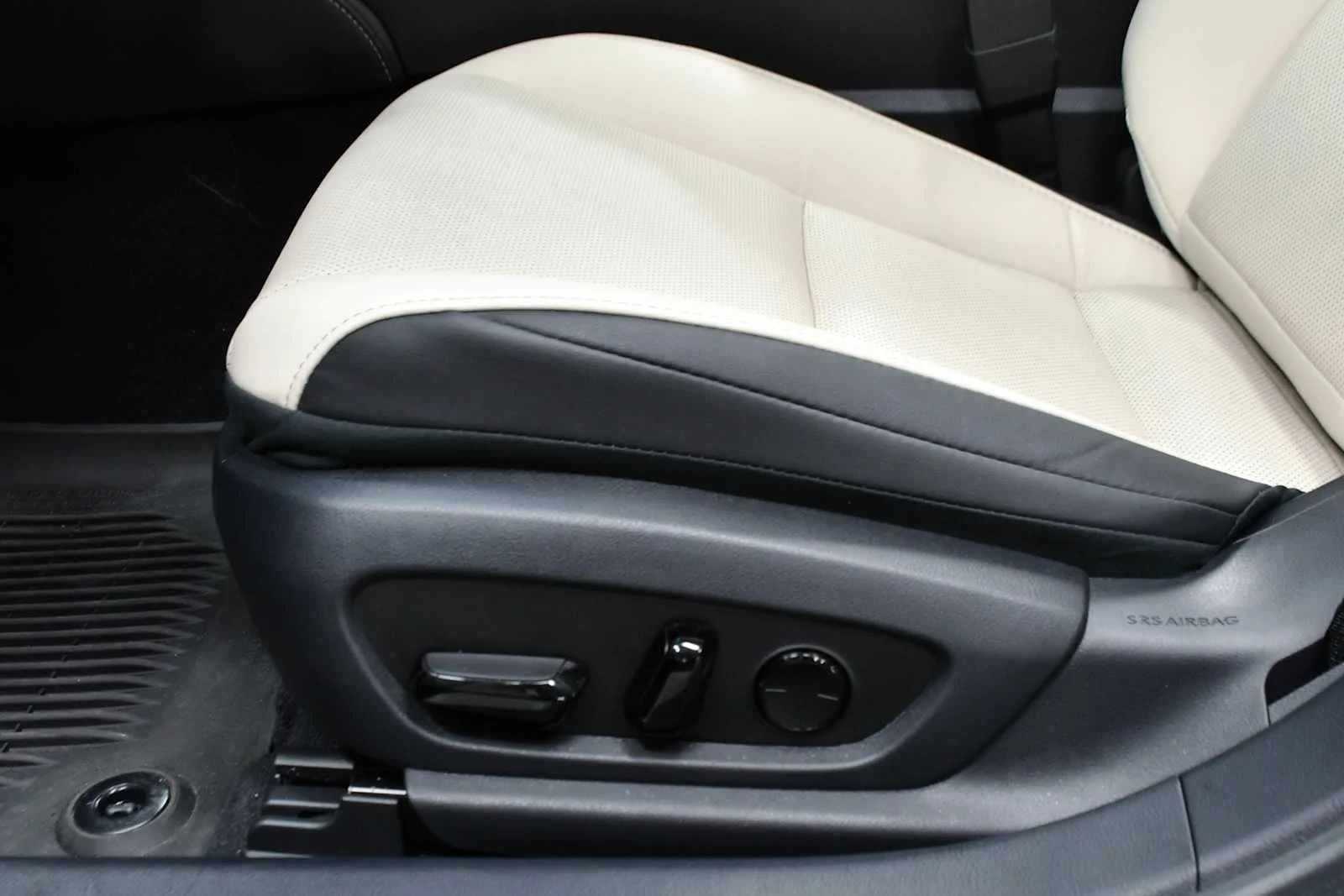 Used 2025 Iridium Lexus  image 16