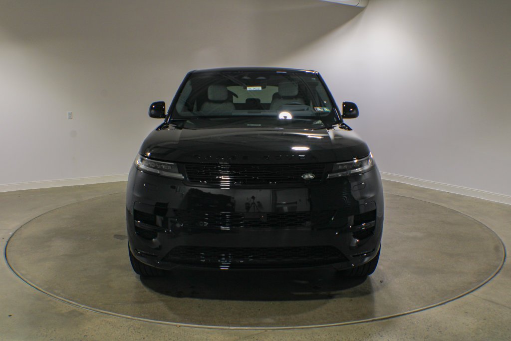 New 2027 Santorini Black Land Rover Dynamic SE image 2