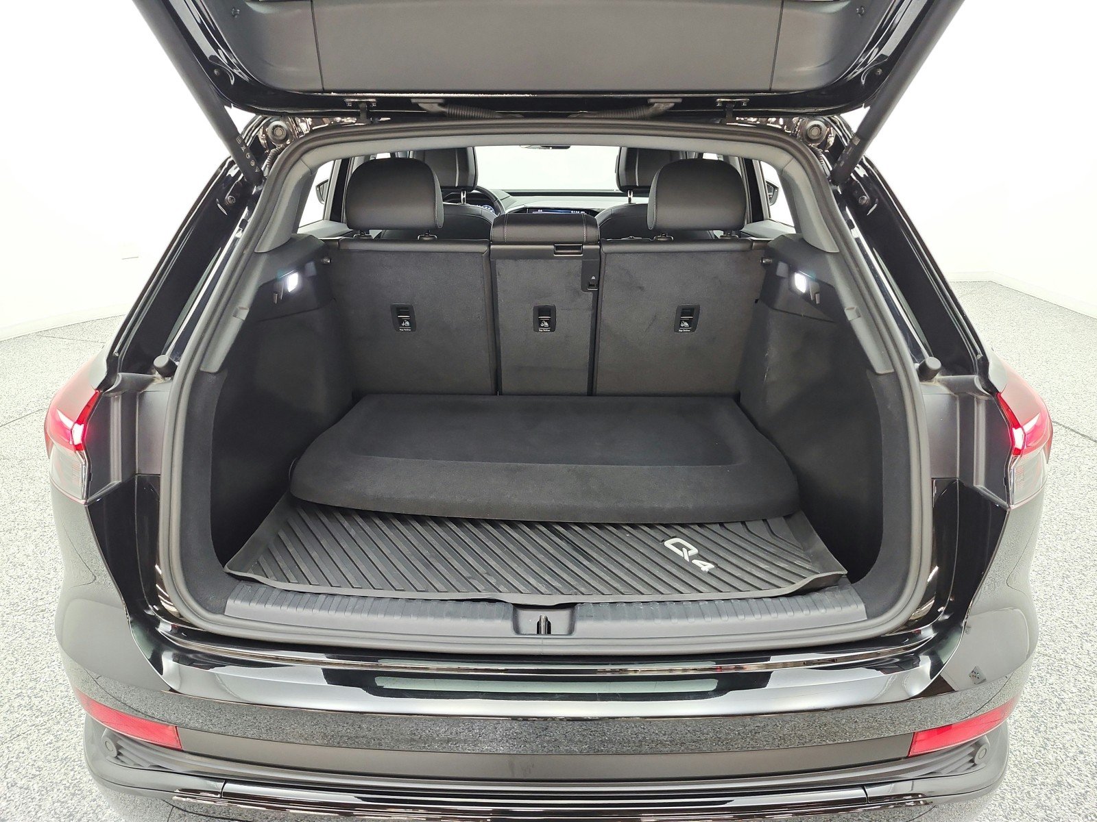 Used 2024 Mythos Black Metallic Audi Premium Plus 55 quattro image 20