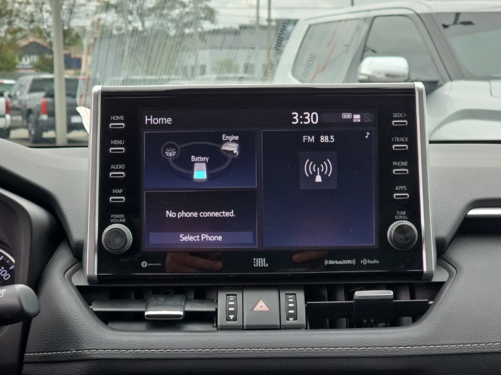Used 2022  Toyota XLE Premium image 14