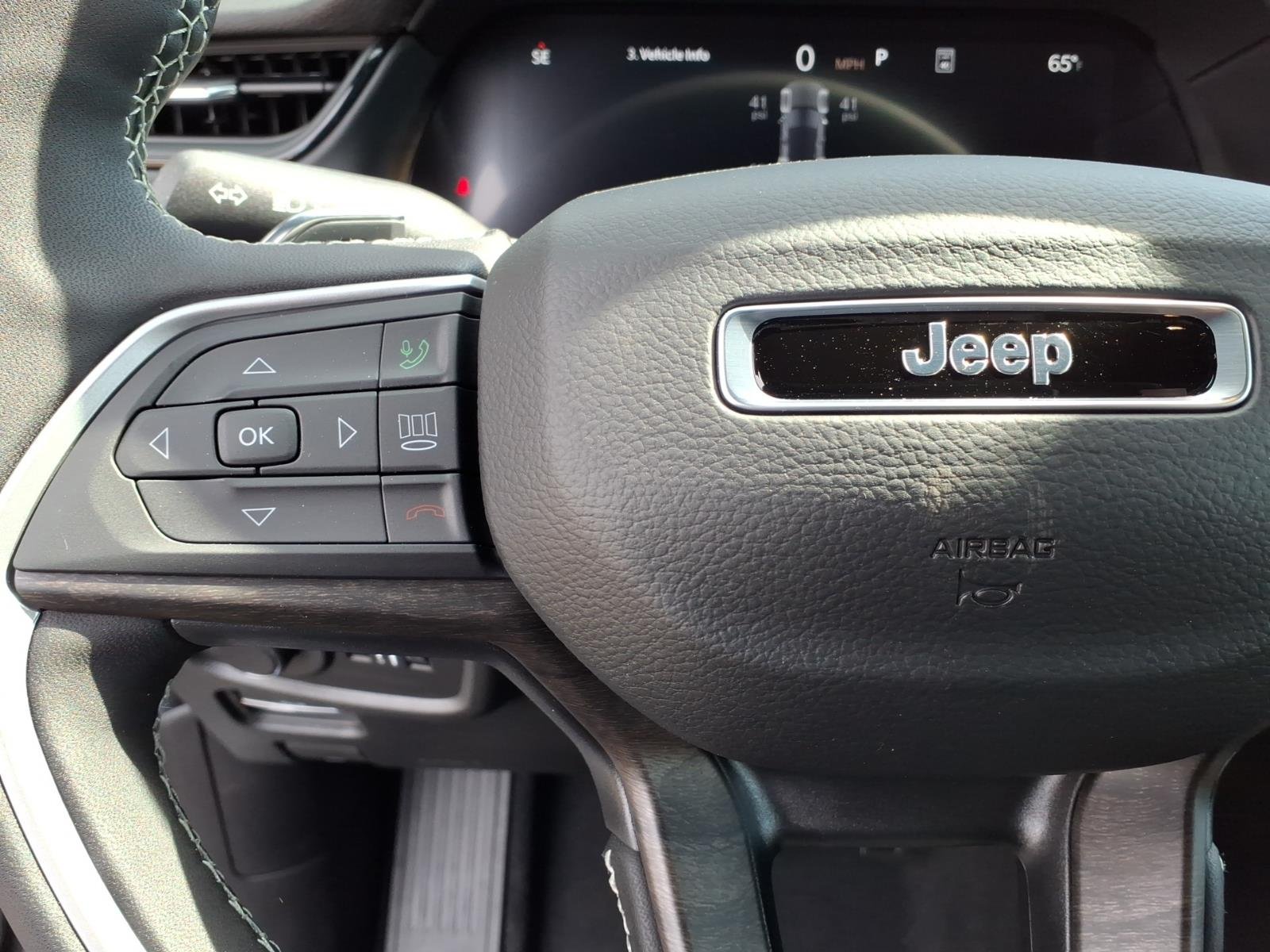 New 2026 Silver Zynith Exterior Paint Jeep Altitude image 18