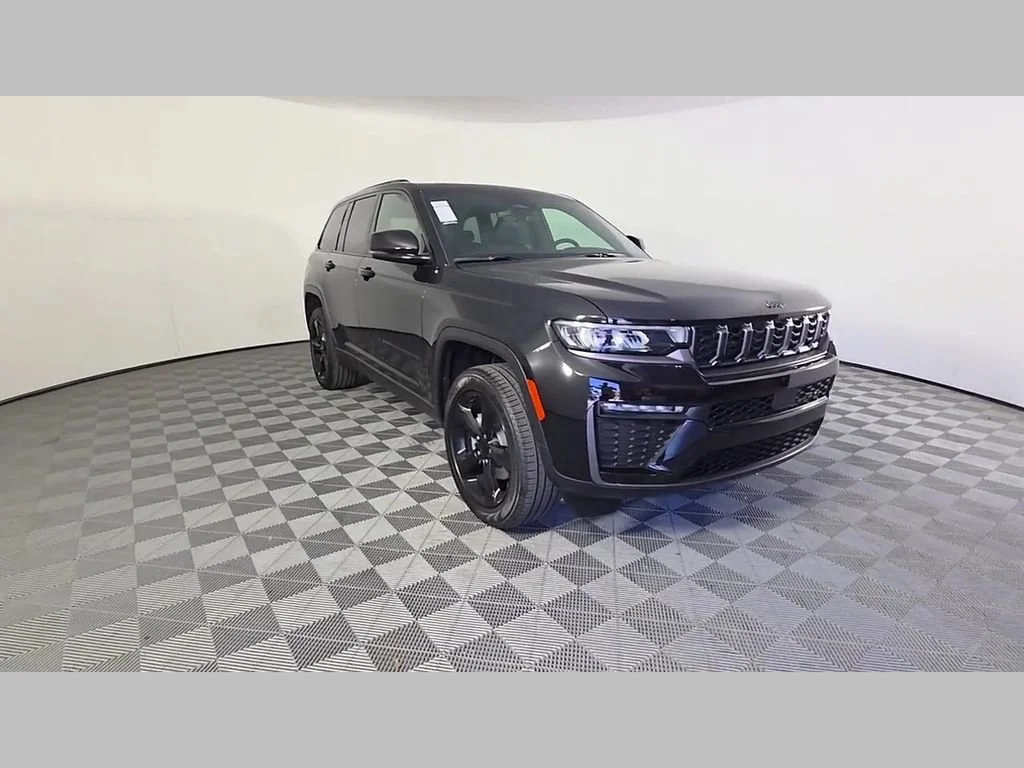 New 2026 Diamond Black Crystal Pearl-Coat Exterior Paint Jeep Limited image 37