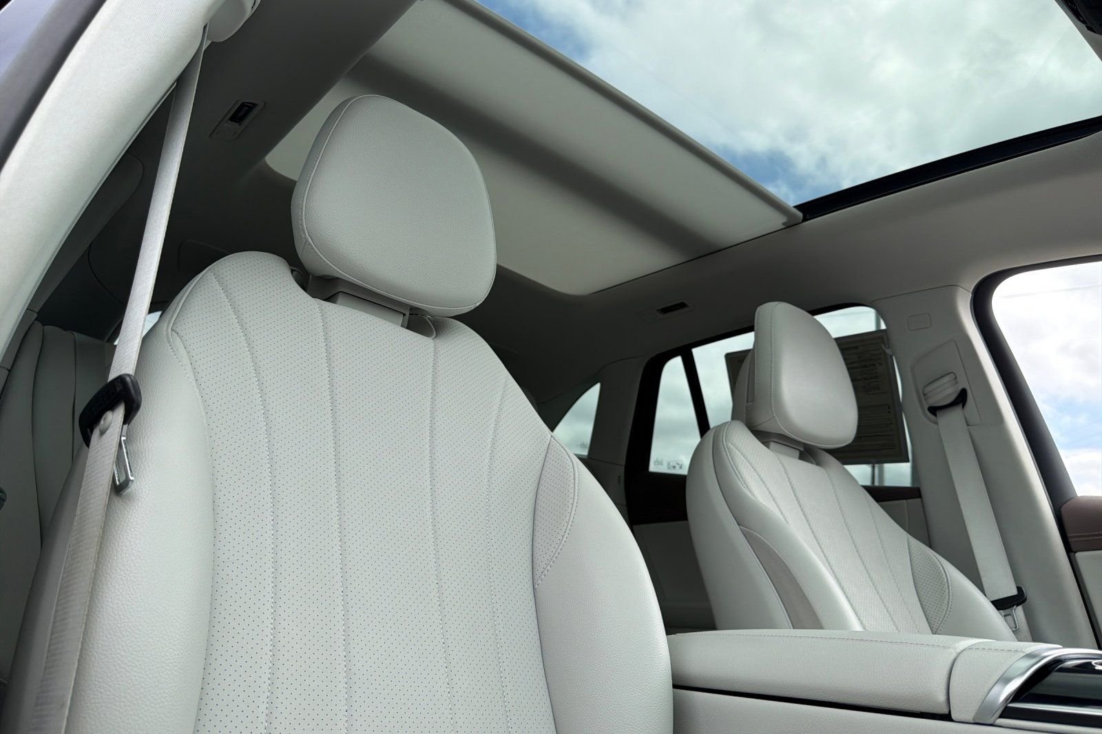 Used 2023 Blue Mercedes-Benz 350+ SUV image 3