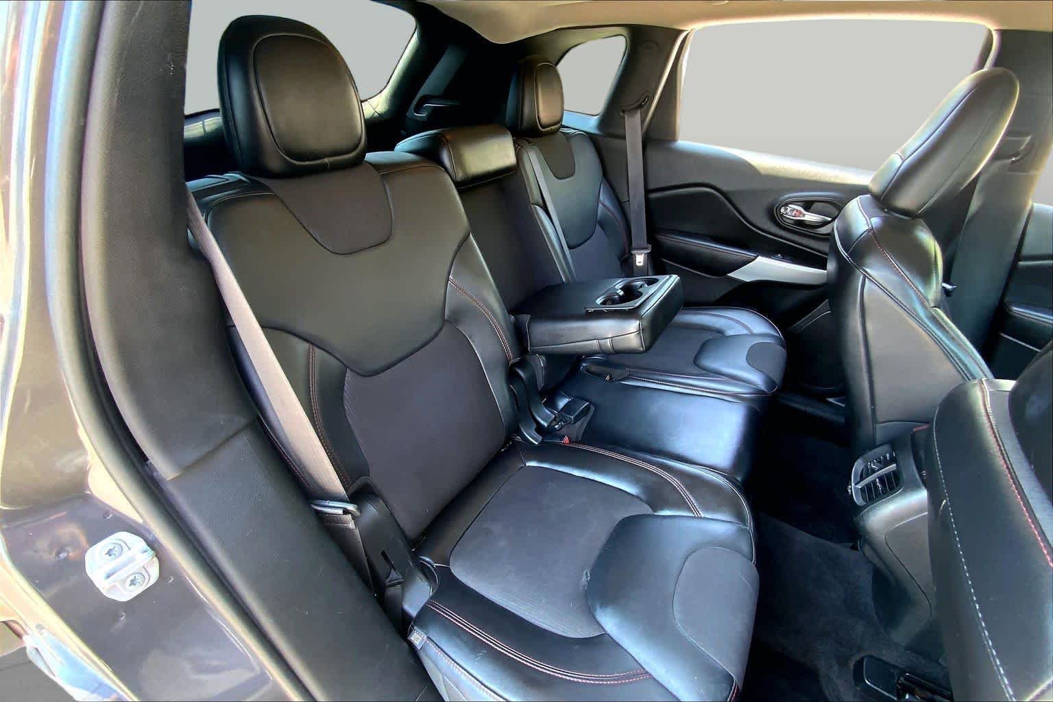 Used 2018 Granite Crystal Metallic Clearcoat Jeep Trailhawk image 20