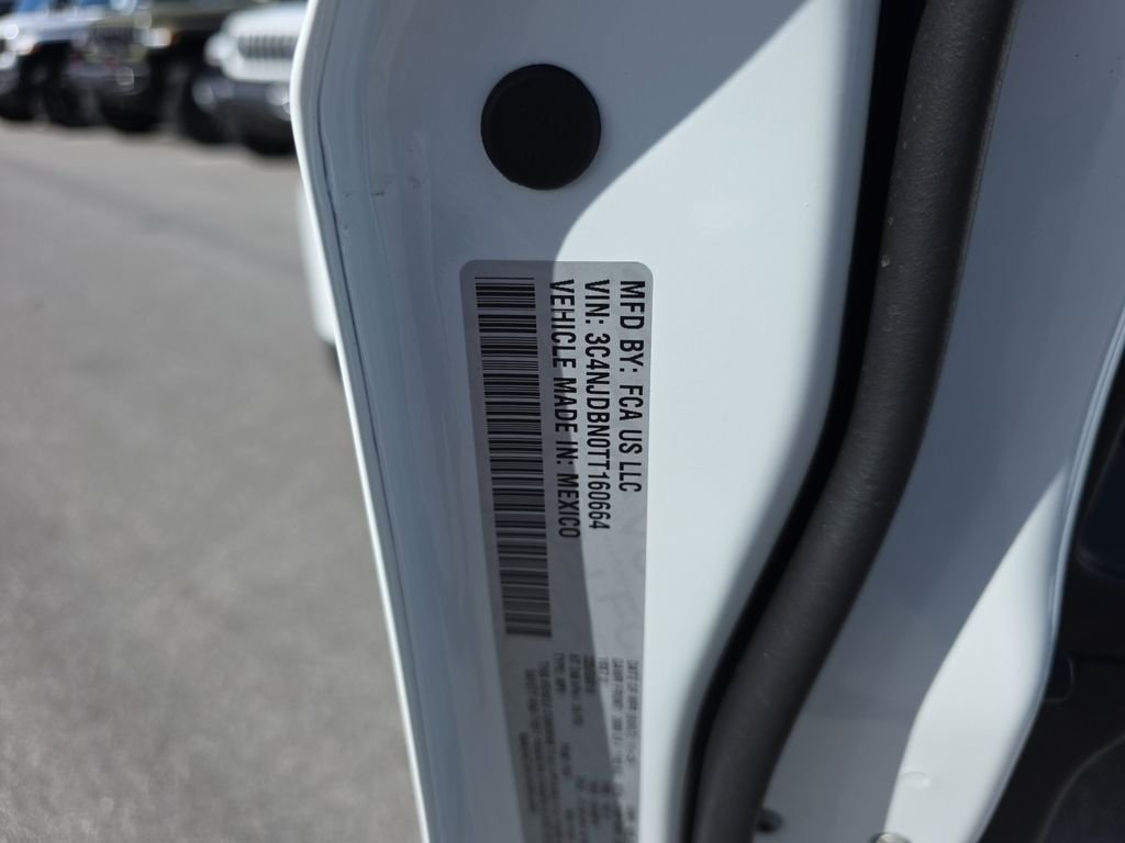 New 2026 Bright White Clear-Coat Exterior Paint Jeep Latitude image 43